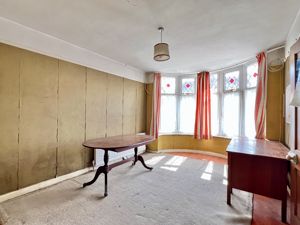LIVING ROOM- click for photo gallery